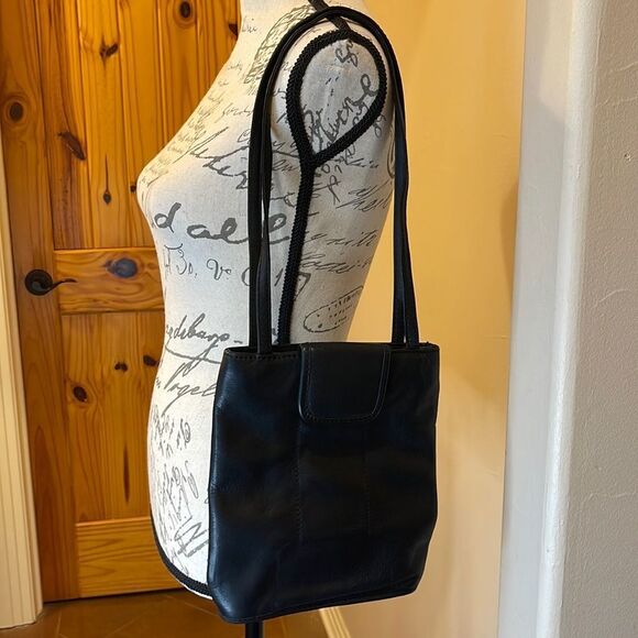 Black Leather Fossil Handbag. - Picture 3 of 11